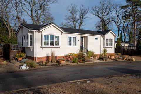 2 bedroom detached bungalow for sale, Trowbridge Lodge Park, Trowbridge