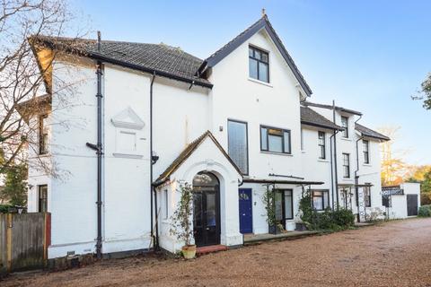 2 bedroom apartment for sale, St. Georges Avenue, Weybridge, Surrey, KT13