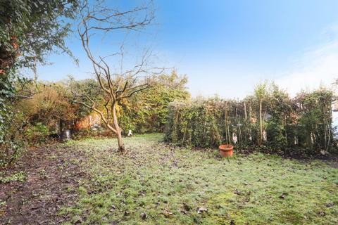 2 bedroom apartment for sale, St. Georges Avenue, Weybridge, Surrey, KT13