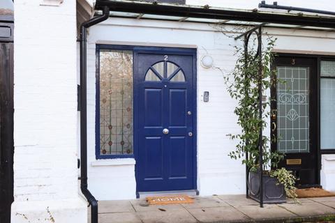 2 bedroom apartment for sale, St. Georges Avenue, Weybridge, Surrey, KT13