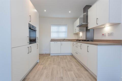 3 bedroom semi-detached house to rent, Pear Tree Gardens, Penwortham
