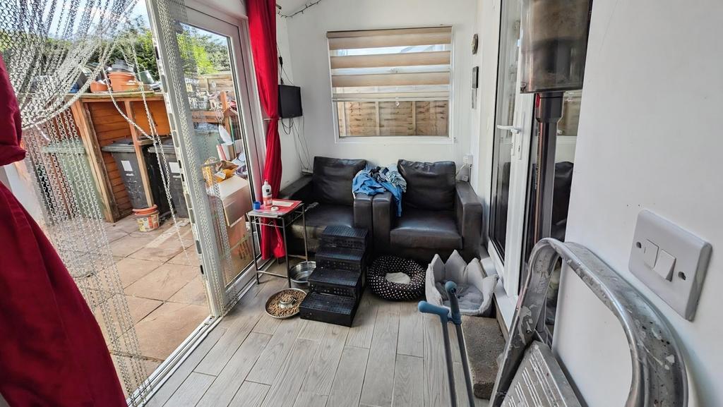 Pbox-living room-344893.jpg