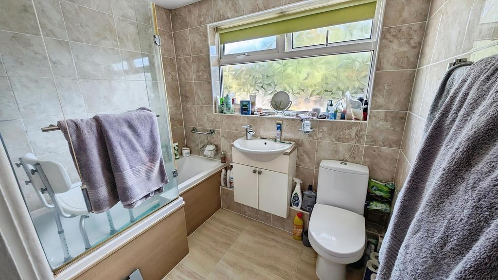 Pbox-bathroom-344893.jpg