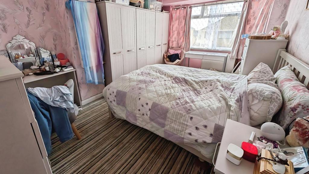Pbox-bedroom-344893.jpg