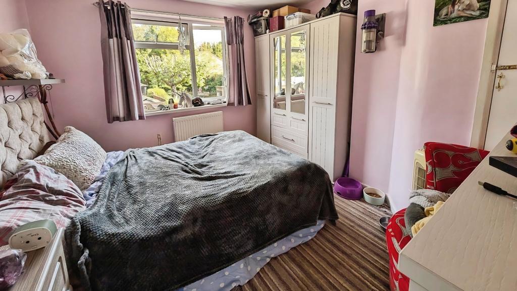 Pbox-bedroom-344893.jpg