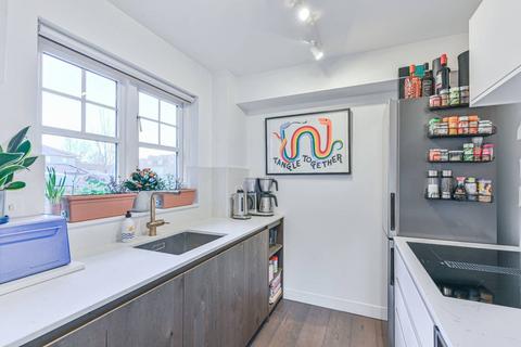 2 bedroom flat for sale, Fawcett Close, Streatham Common, London, SW16