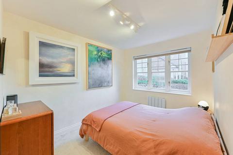 2 bedroom flat for sale, Fawcett Close, Streatham Common, London, SW16