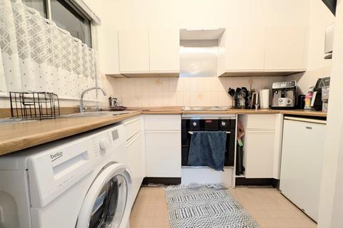 1 bedroom flat for sale, The Drive, Langley