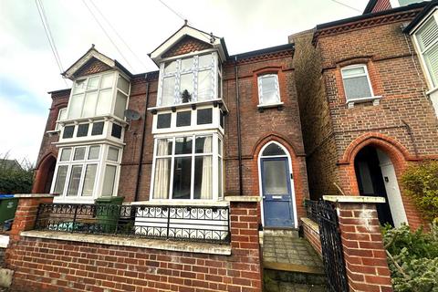 4 bedroom semi-detached house for sale, Canterbury Road, Watford WD17
