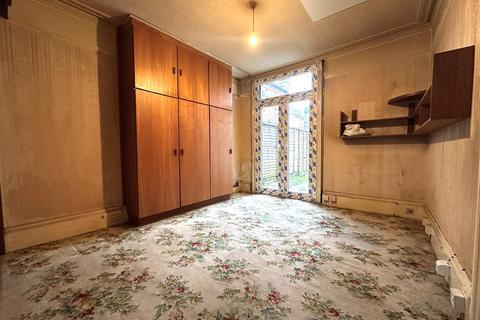 4 bedroom semi-detached house for sale, Canterbury Road, Watford WD17