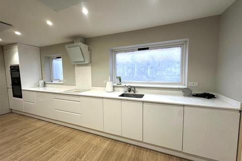 undefined, Canterbury Road, Watford WD17