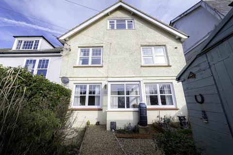 2 bedroom flat for sale, Droveway Gardens, Dover, CT15