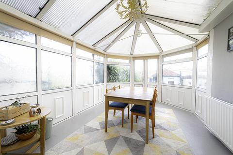 2 bedroom flat for sale, Droveway Gardens, Dover, CT15