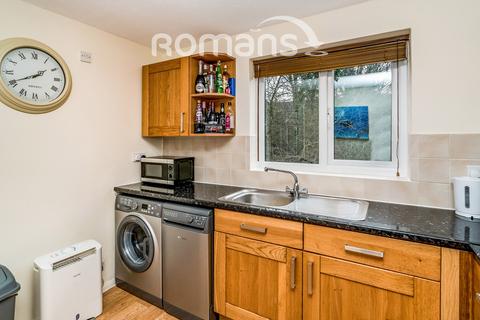 1 bedroom flat to rent, Knaves Hollow, Wooburn Moor, High Wycombe, HP10