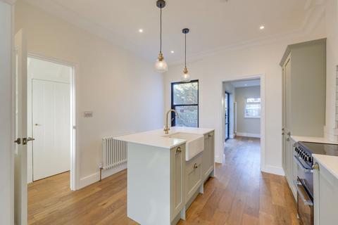 2 bedroom terraced house to rent, Killearn Road, London, SE6