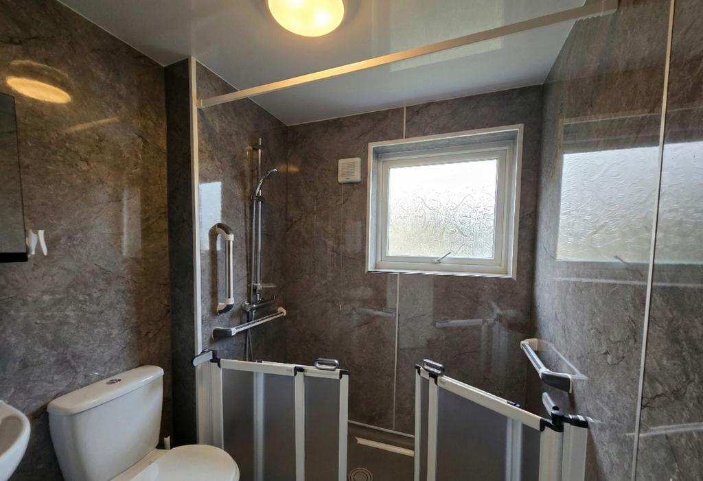 Cropped-bathroom (1)