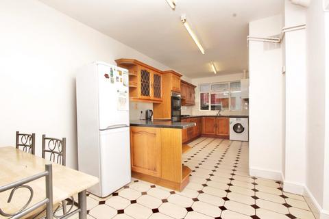 3 bedroom house to rent, Dowsett Road, London N17