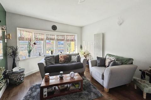 3 bedroom bungalow for sale, Pyenot Gardens, Cleckheaton, BD19