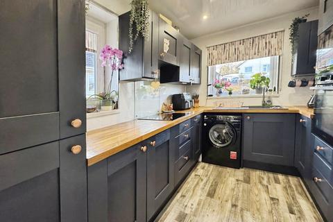 3 bedroom bungalow for sale, Pyenot Gardens, Cleckheaton, BD19