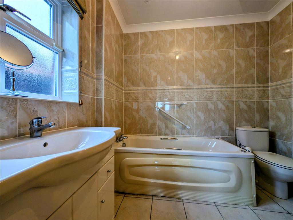 En-Suite Bathroom