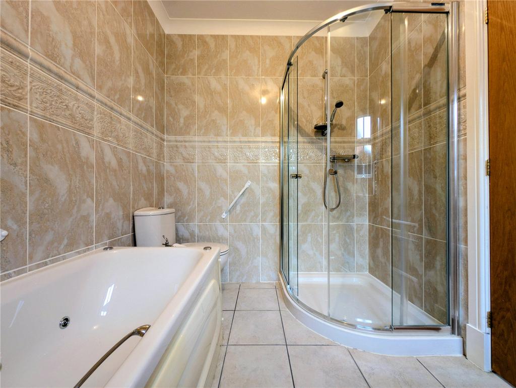 En-Suite Bathroom