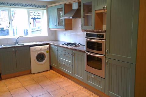 4 bedroom semi-detached house to rent, Foxley Place, Loughton