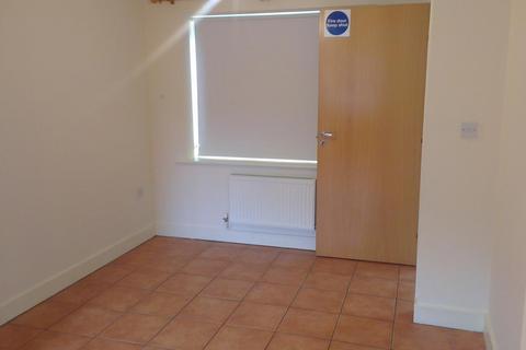 4 bedroom semi-detached house to rent, Foxley Place, Loughton