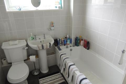 3 bedroom semi-detached house to rent, Celina Close, Bletchley