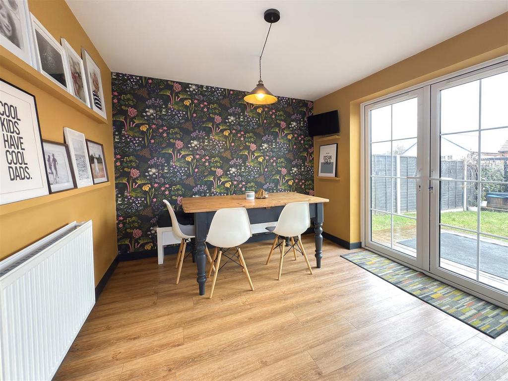 Breakfast Area.jpg