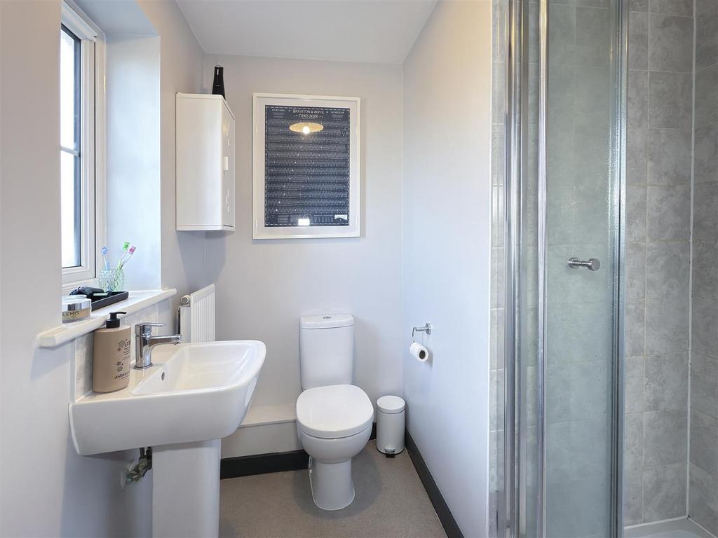 Master En-Suite.jpg