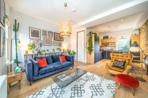 2 bedroom maisonette for sale, Plato Road, London SW2