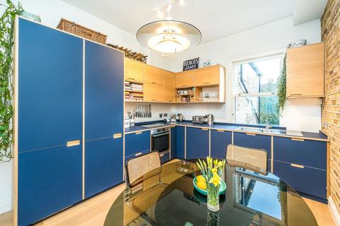 2 bedroom maisonette for sale, Plato Road, London SW2