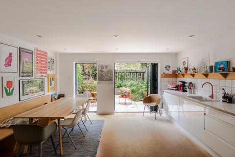 3 bedroom terraced house for sale, Deans Close, London CR0
