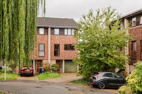 3 bedroom terraced house for sale, Deans Close, London CR0