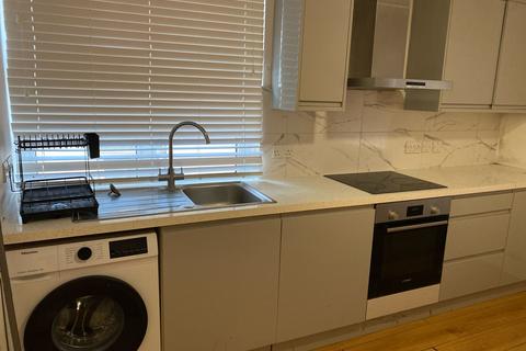 Studio to rent, Masons Avenue, Harrow HA3