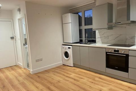 Studio to rent, Masons Avenue, Harrow HA3