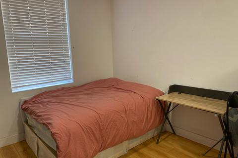 Studio to rent, Masons Avenue, Harrow HA3