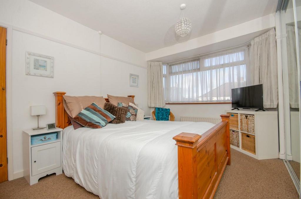 Bed 1 pic 2.jpg