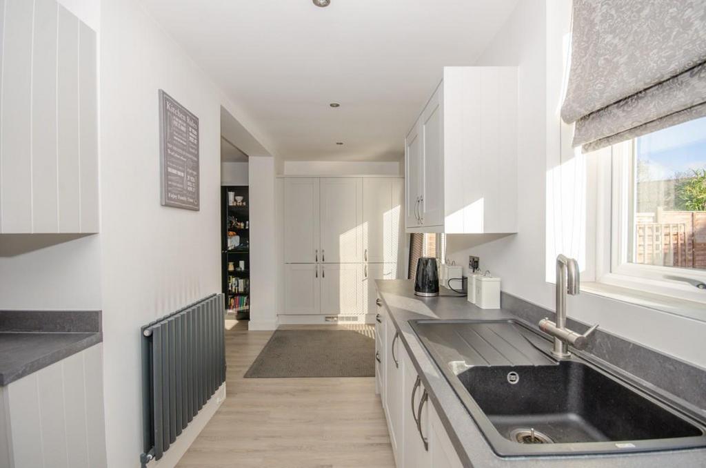 Kitchen pic 3.jpg