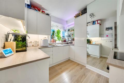 2 bedroom apartment for sale, South Place, Surbiton