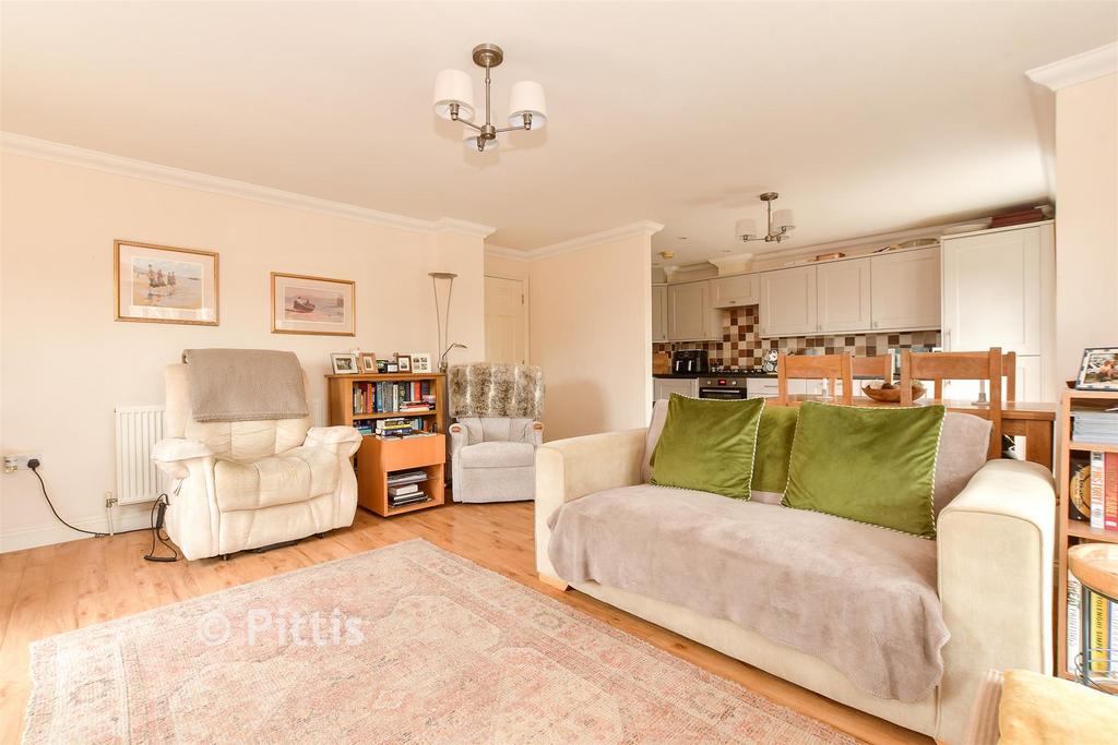 Lounge/Dining Area