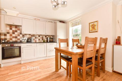 2 bedroom ground floor flat for sale, Oak Grange, Totland Bay PO39