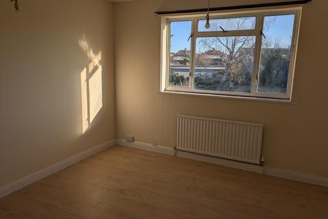 4 bedroom terraced house to rent, BRIAR AVENUE, NORBURY SW16