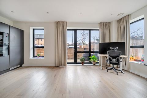 1 bedroom apartment for sale, Middle Road, London