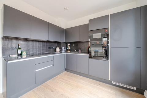 1 bedroom apartment for sale, Middle Road, London