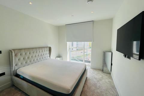 2 bedroom apartment to rent, Cascade Way, London W12