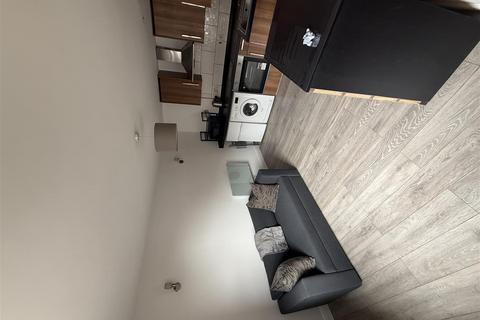 Studio to rent, Cross Flatts Crescent, Leeds LS11