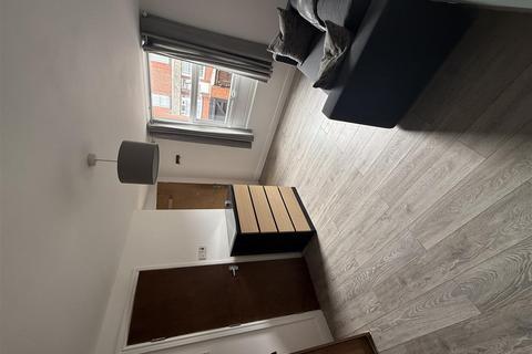 Studio to rent, Cross Flatts Crescent, Leeds LS11