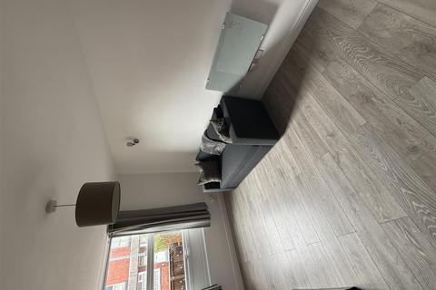 Studio to rent, Cross Flatts Crescent, Leeds LS11