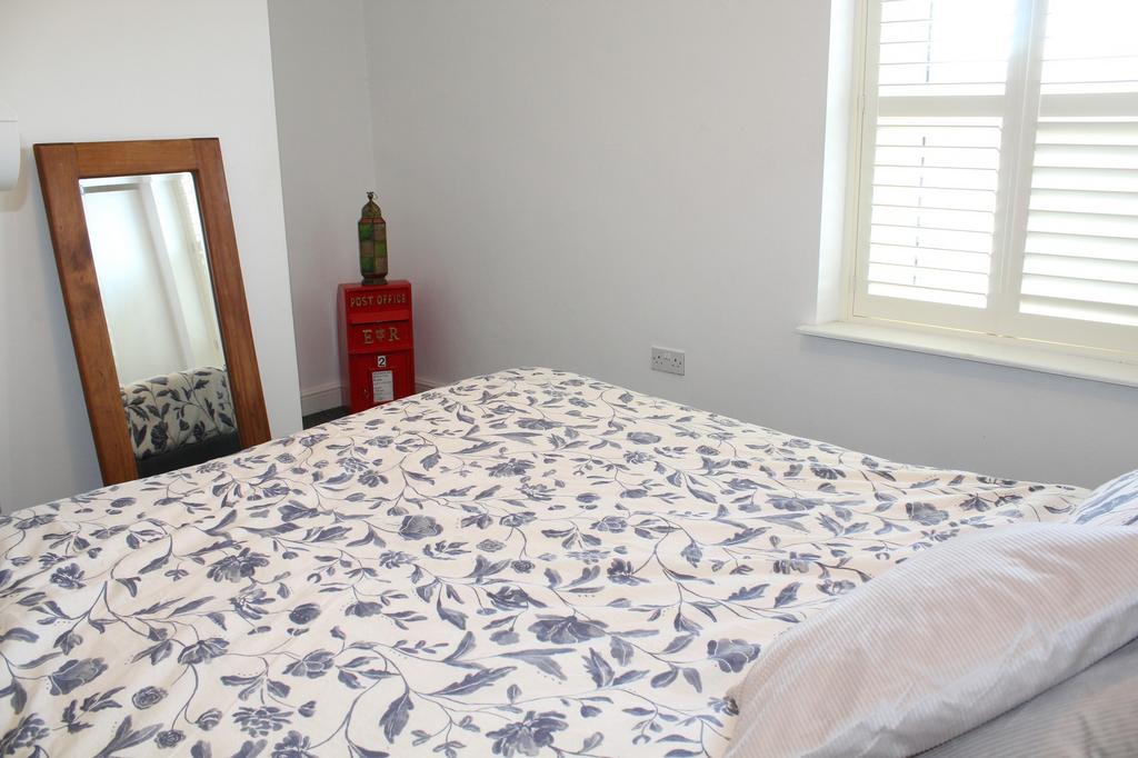 Bedroom 1 Picture 3